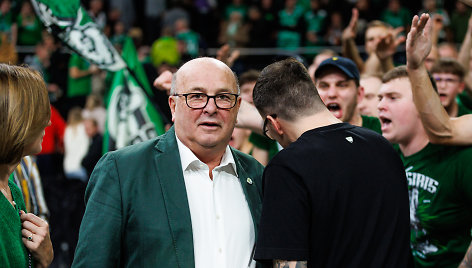 Dėl verslo Rusijoje Kauno meras Visvaldas Matijošaitis užsitraukė Kauno „Žalgirio“ sirgalių grupės „Green White Boys“ nemalonę.