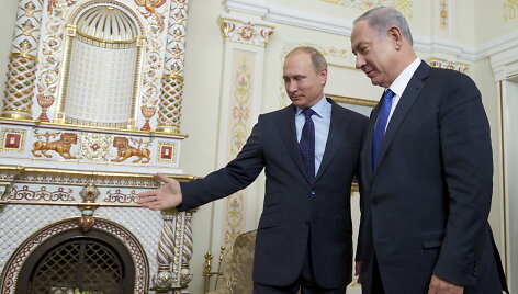 Vladimiras Putinas (kairėje) ir Benjaminas Netanyahu