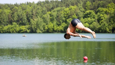 Šilta vasaros pradžia vilniečių į paplūdimius dar neišviliojo