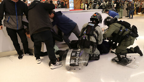 Protestuotojų sulaikymas Honkonge