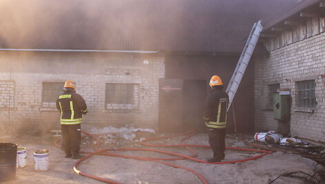 Jatkančių kaimė degė medžio apdirbimo dirbtuvės