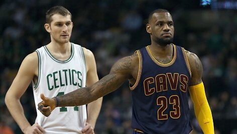 Lebronas Jamesas (de&scaron;inėje)