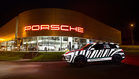 Rekordinėje kelionėje naudojamas &bdquo;Porsche Cayenne&ldquo;