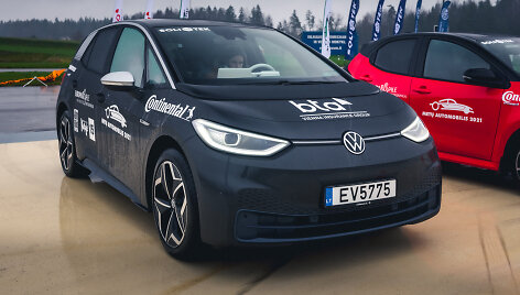 Konkurso &bdquo;Lietuvos metų automobilis&ldquo; dalyviai elektromobiliai 