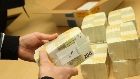 Į Vilnių atvežta euro banknotų siunta