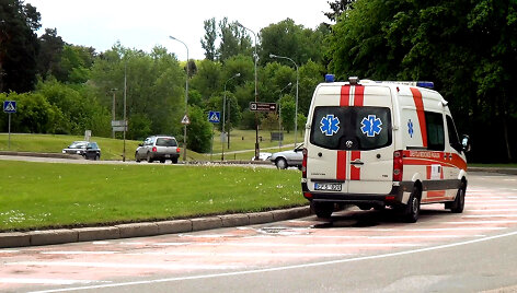 Greitosios pagalbos automobilis prie Santari&scaron;kių žiedo