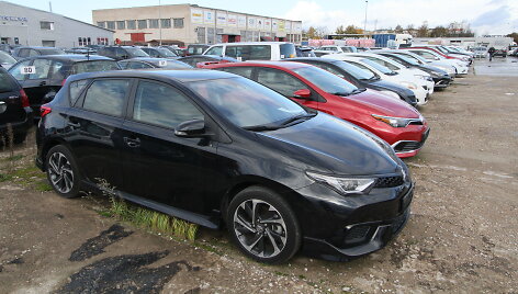 Automobilių prekybos aik&scaron;telė &Scaron;iauliuose