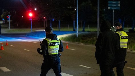 Per komendanto valandos pratybas Vilniuje, policijos patikros metu įkliuvo vyras su galimai narkotinėmis medžiagomis