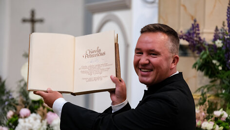Klebonas Karolis Petravičius
