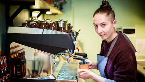 Kavinėje &bdquo;16i kava&ldquo; darbuojasi barista Irina