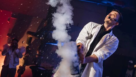 &bdquo;N2&ldquo; fizikas: net smarvė ar sprogimas gali sudominti vaikus... mokslu