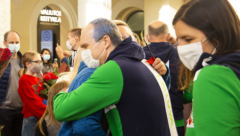 Paralimpiečių golbolininkų pasitikimo akimirka