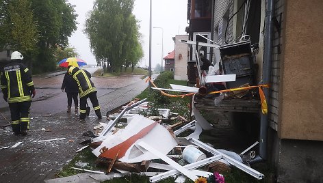 Rusnėje, Šilutės gatvėje esančiame name, sprogo dujų balionas.