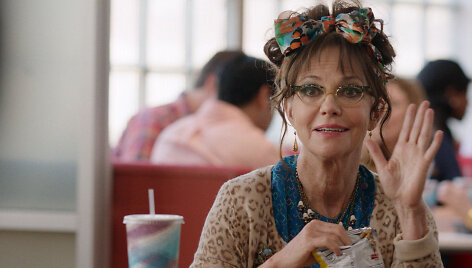 Doris vaidmenį atliekanti Sally Field / Kadras i&scaron; filmo &bdquo;Hello, My Name Is Doris&ldquo;