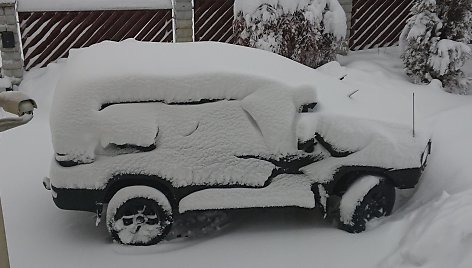 Apsnigtas automobilis: Skaitytojo Artūro G. nuotr.