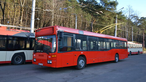 Vilniuje pagaminta kontaktinio troleibuso tinklo valymui skirta transporto priemonė