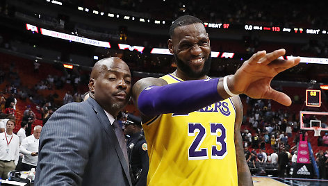 L.Jamesas pelnė 51 tašką, o „Lakers“ įveikė „Miami Heat“ komandą.