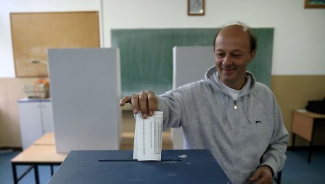 Bosnijos serbai sekmadienį balsuoja referendume dėl to, ar minėti savo &bdquo;nacionalinę &scaron;ventę&ldquo;.