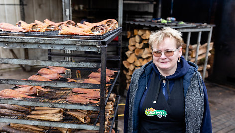 Prieš daugiau nei 20 metų žuvį rūkyti pradėjusi Anita darbo vietas sukūrė visiems šeimos nariams