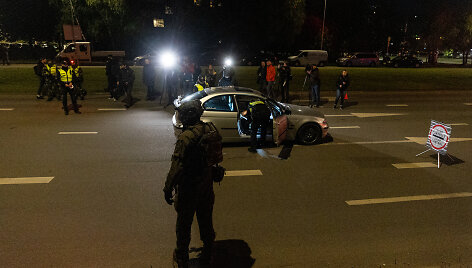 Per komendanto valandos pratybas Vilniuje, policijos patikros metu įkliuvo vyras su galimai narkotinėmis medžiagomis