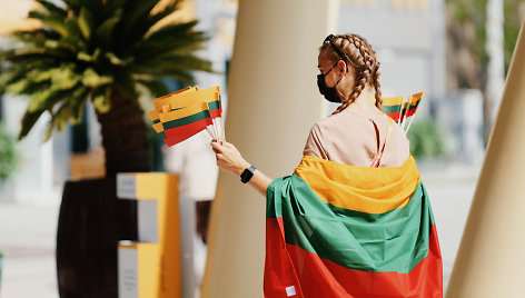 Dubajuje prasidėjo Lietuvos nacionalinė diena, iškelta Lietuvos vėliava