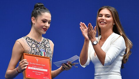 Alina Kabajeva (de&scaron;inėje)
