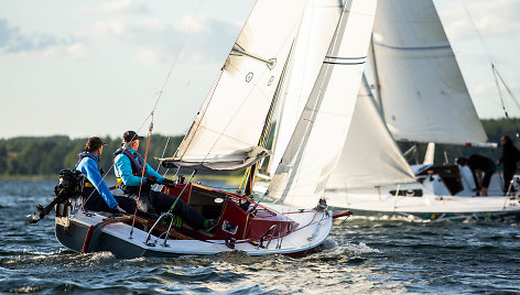 Trakuose startavo trečioji 24 valandų regata: bures pakėlė 8 buriutojų įgulos