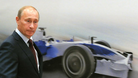 B.Ecclestone'as ir V.Putinas pasirašė sutartį dėl F1 lenktynių Rusijoje