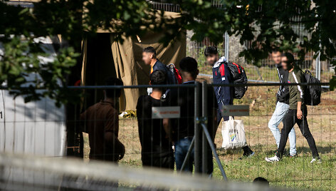 Migrantai atvežti į Rūdninkų poligoną
