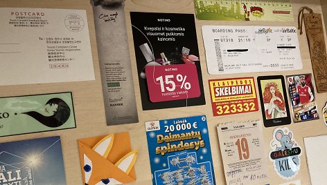 Skaitytojų palikti daiktai iš bibliotekų paimtose knygose