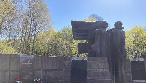 Dėl paminklo likimo sovietų kariams Klaipėdos skulptūrų parke – dar neapsispręsta