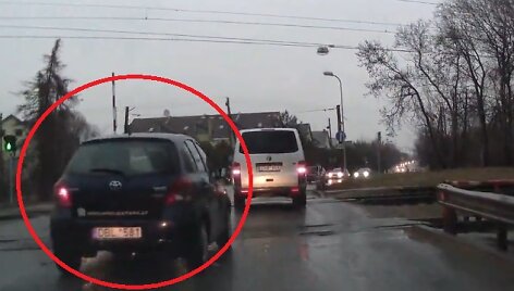 &bdquo;Toyota Yaris&ldquo; lenkia pervažoje
