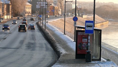 Karaliaus Mindaugo prospekte neįrengti kelio ir upės atitvarai