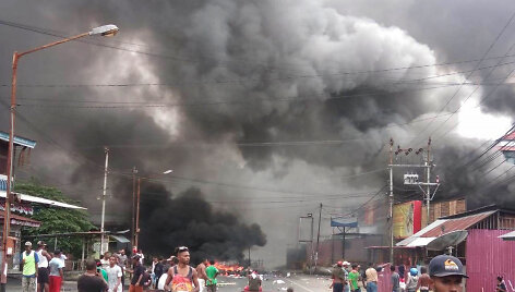 Indonezijoje protestuotojai padegė Vakarų Papua parlamentą
