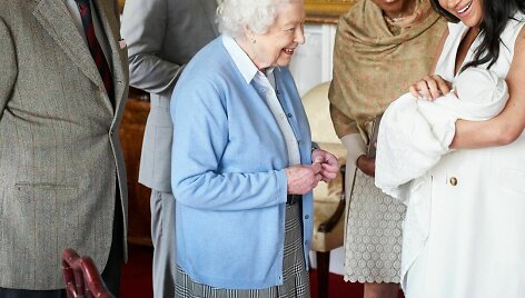 Princas Harry ir Meghan Markle karalienei Elizabeth II ir princui Philipui pristatė gimusį sūnų Archie, 2019 m. gegužė / Scanpix nuotr.