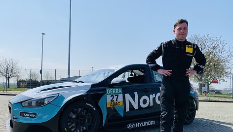 Jonas Karklys sėkmingai debiutavo „ADAC TCR Germany“