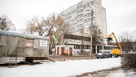 &bdquo;Badautojų namelis&ldquo; ir LRT būstinės imitacija
