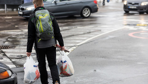 Apsipirkimo karštligė prieš šventinį savaitgalį Vilniuje