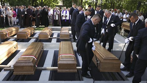 Lenkija surengė šimtų per Antrąjį pasaulinį karą nacistinės Vokietijos įvykdytų masinių egzekucijų aukų valstybines laidotuves