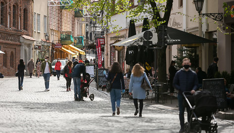 Vilniečiai džiaugiasi saulėta diena