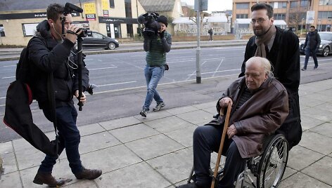 Vladimiras Bukovskis atvyksta į teismą Kembridže