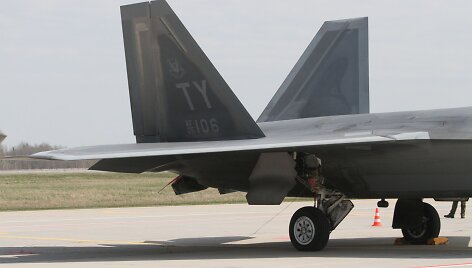 Lietuvos kariniame aerodrome - JAV naikintuvai &bdquo;F-22 Raptor&ldquo;