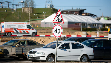 Transporto spūstys rekonstruojamoje Liepkalnio&ndash;Žirnių gatvių sankryžoje
