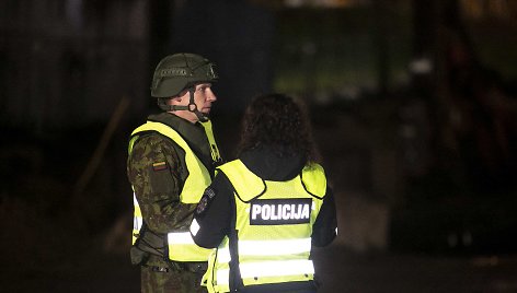 Vaikų atvažiavusius tėvus laikinai įkalino Vilniuje prie „Eglutės“ rasta šimtametė bomba