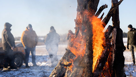 Ūkininkai įžiebė protesto laužus