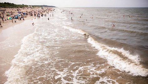 Palangos krantus skalaujanti Baltijos jūra