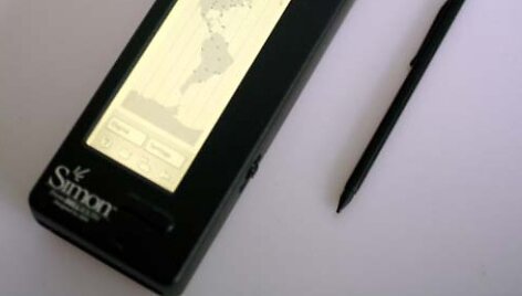 Pirmasis i&scaron;manusis telefonas &bdquo;Simon Personal Communicator&ldquo;.
