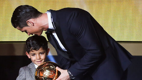 Cristiano Ronaldo su sūnumi