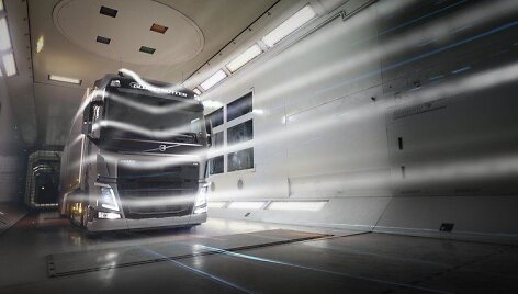 Sunkvežimių aerodinamika yra tobulinama ir vėjo tuneliuose. (Volvo Trucks)