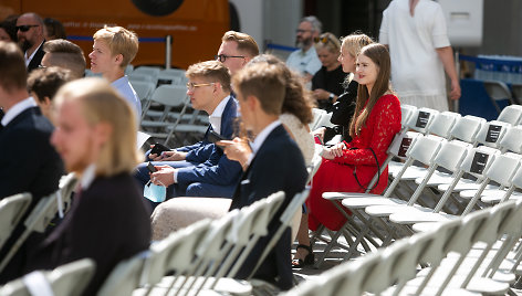 Šimtu balų egzaminus išlaikiusių abiturientų apdovanojimų ceremonija